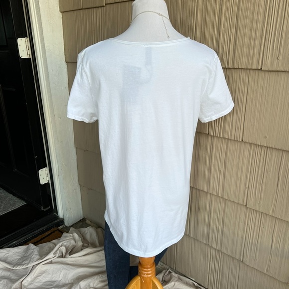 NWT Venti6 vneck white t shirt with fabulous navy sequin star on the front - Picture 3 of 4